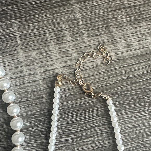 Elegant Pearl and Gold Necklace Bundle - Picture 7 of 7